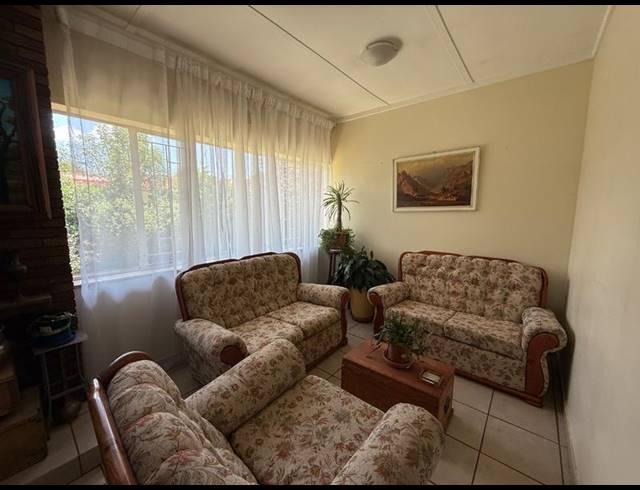 3 BEDROOM HOUSE FOR SALE IN VANDERBIJLPARK SW 5